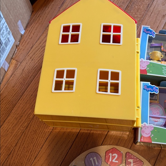 Peppa Pig Yellow House Playset - Picture 4 of 5